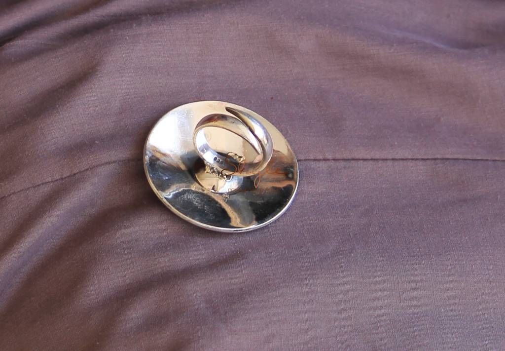 Anvaya Daana Detailed Classic Ring. : SR2008