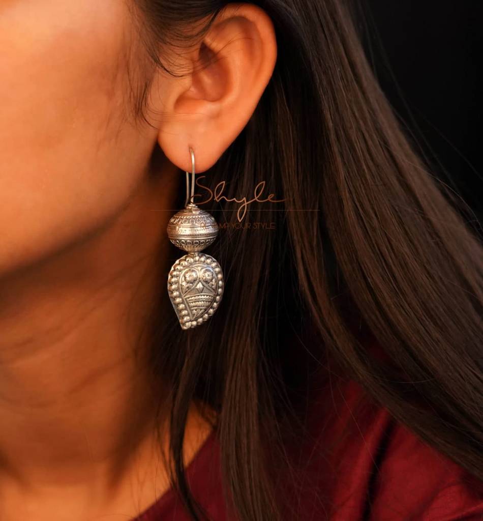 Mizoya Intricate Carry Drop Earrings : SE235