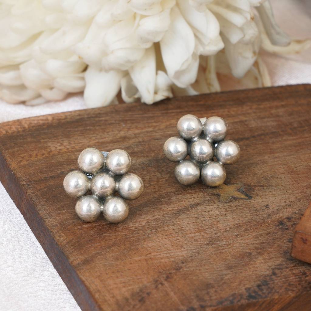 Silver Kudi Studs : SSE493