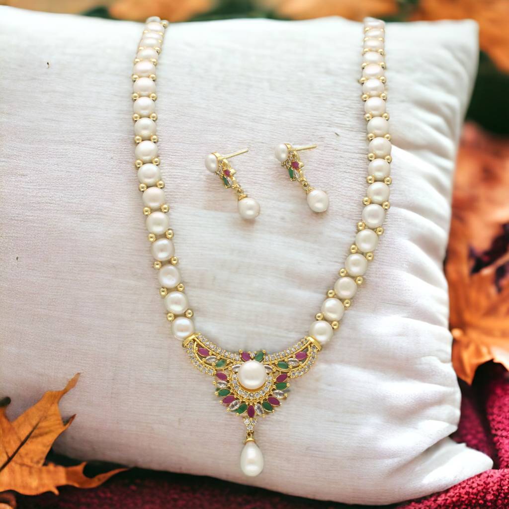 Glittering Pearl Necklace Set : JPFEB-24-015