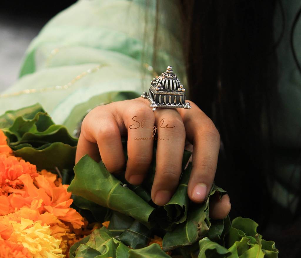 Tattva Gumbaj Vintage Inspired Ring : SR1108