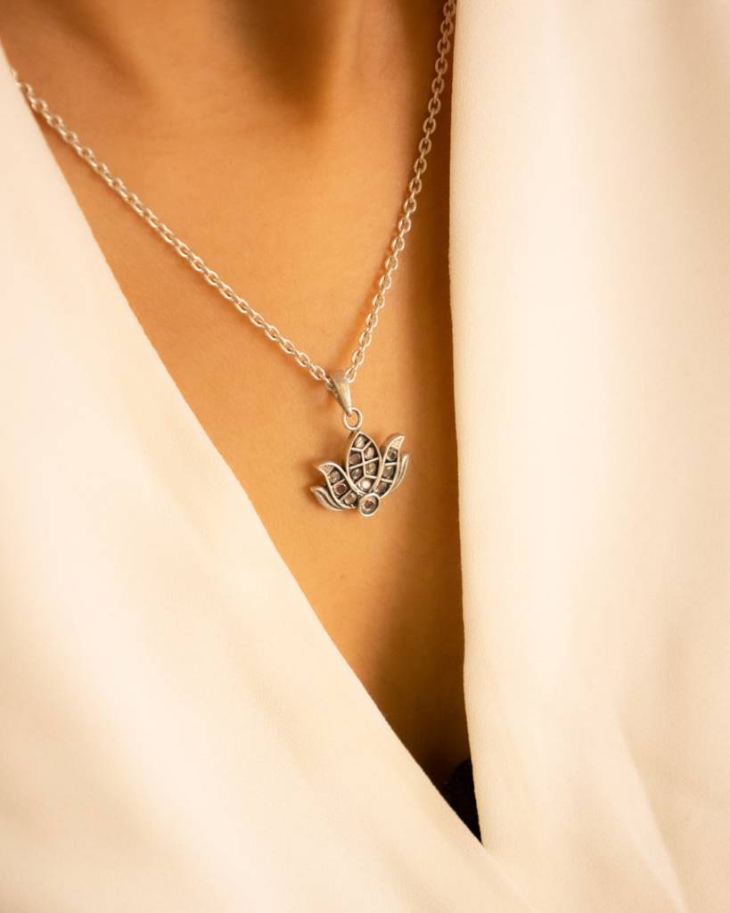 Moh Fine Lotus Intricate Necklace : SN09847