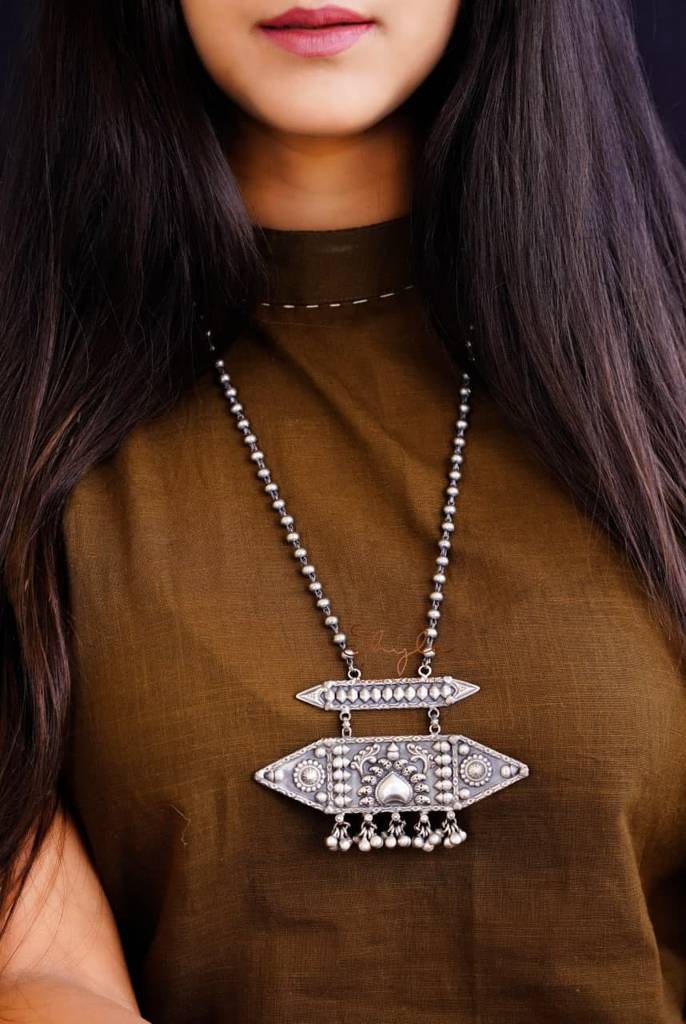 Mizoya Detailed Motif Layered Necklace : SN2012