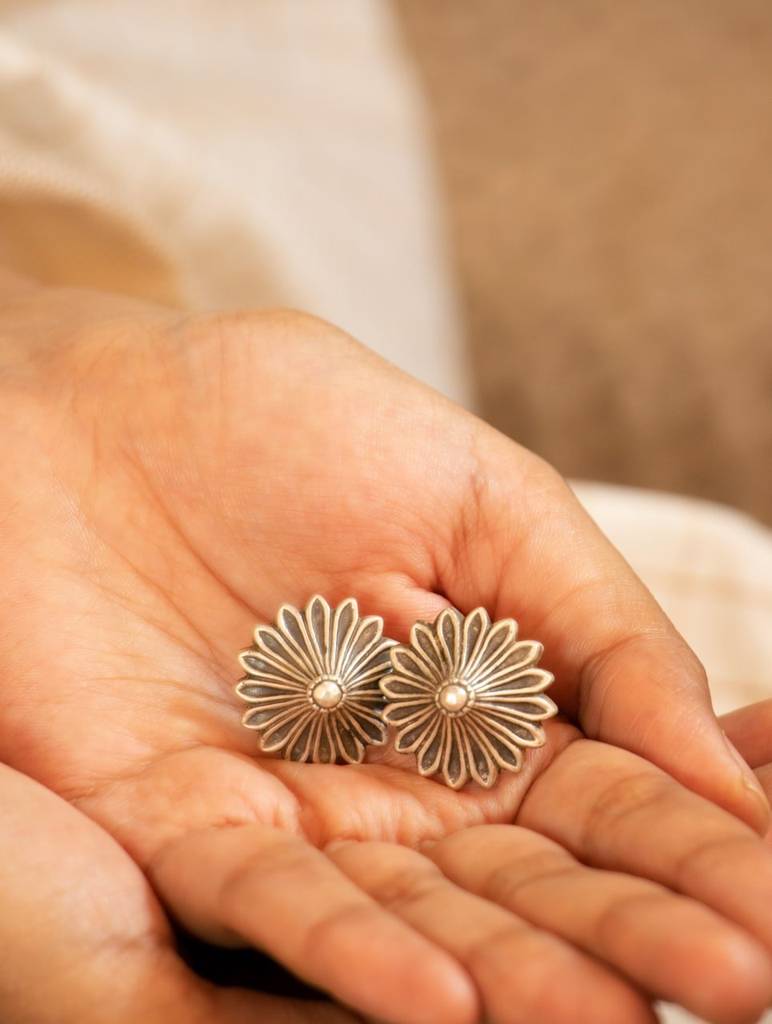 Adya Blossom Flower Embossed Earring : SE9041