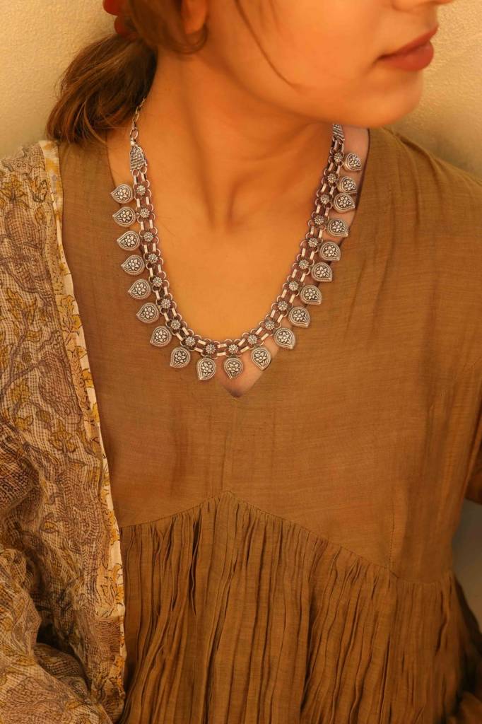 Mizoya Carry Drop Embossed Classic Necklace : SN55854