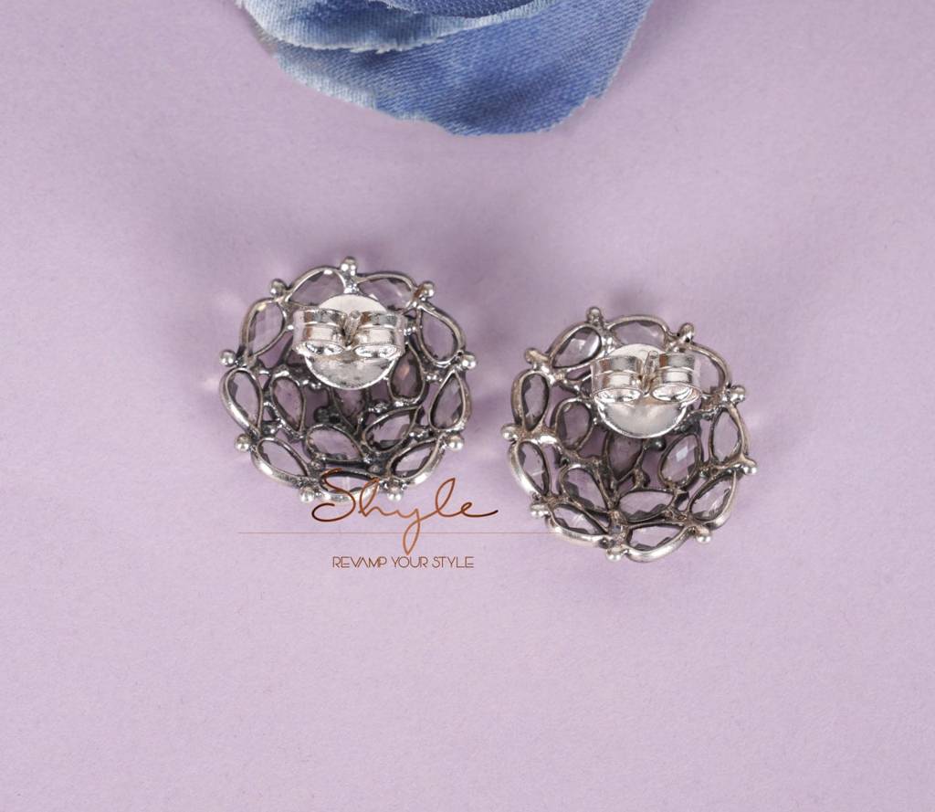 Essence Fine Scintillating Studs : SE4012
