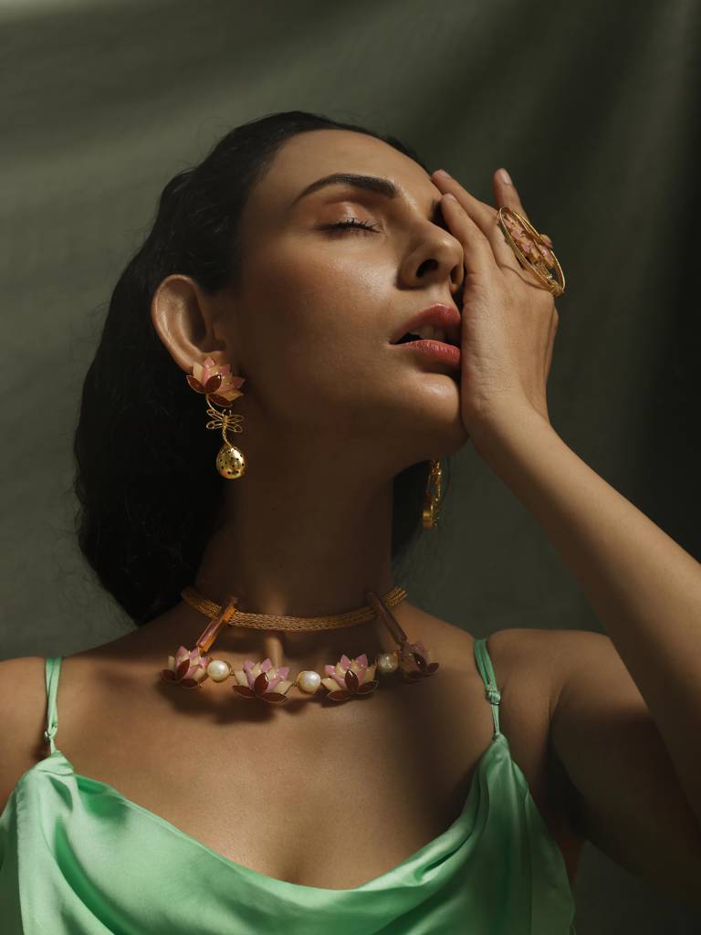 Statera Blume Earrings : BR-1056