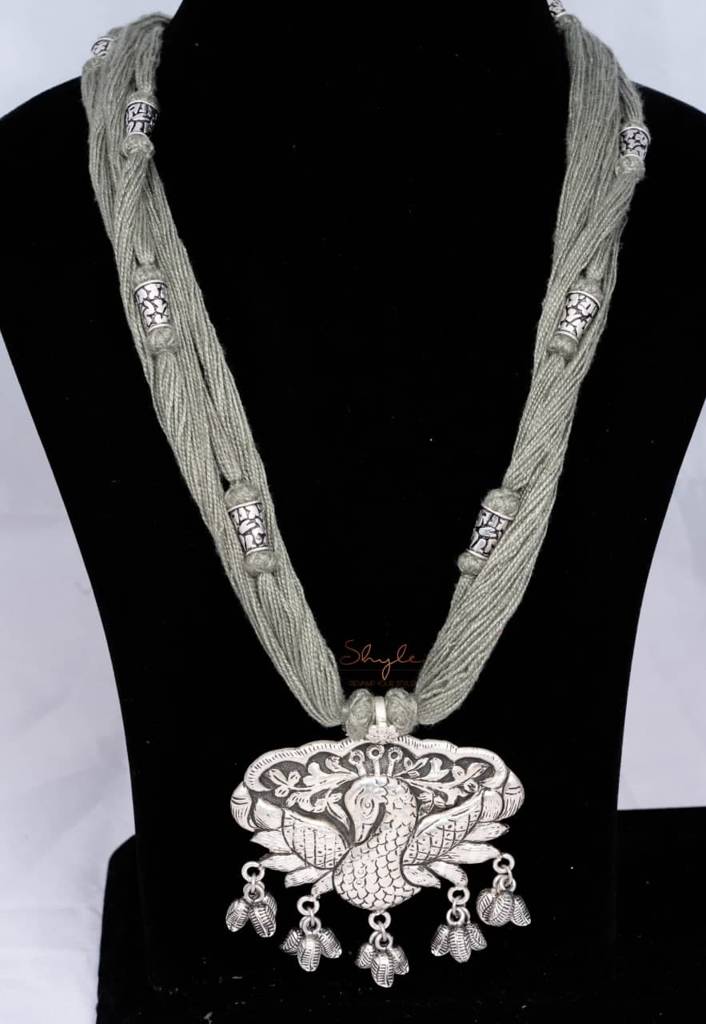 Mizoya Dancing Peacock Chitai Detailed Classic Necklace : SE5014-3-1