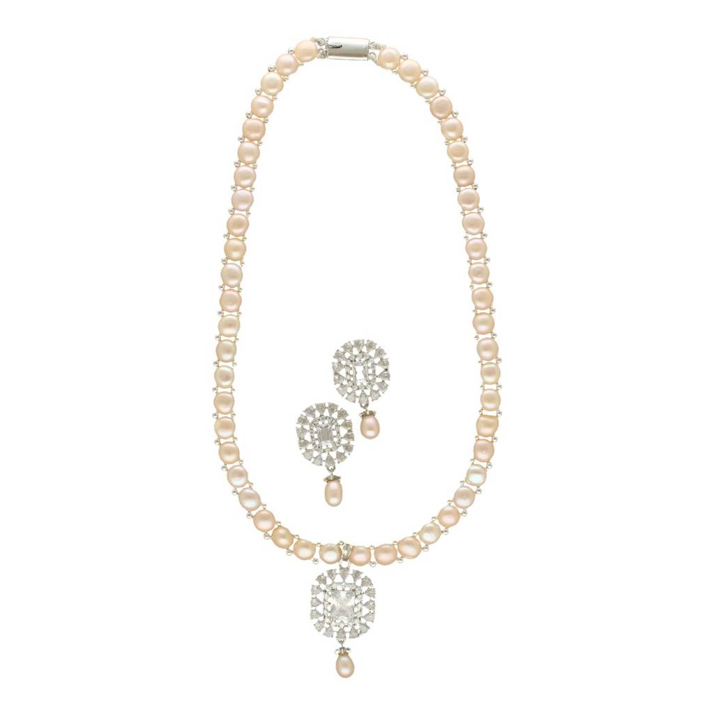 Sublime Shimmer Pearl Necklace Set : JPSEP-24-022
