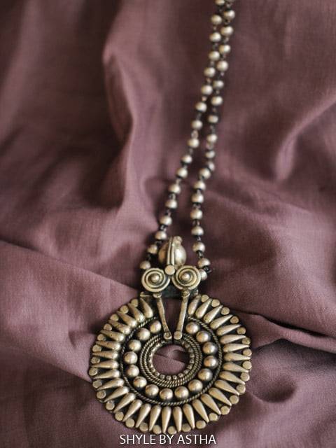 Anvaya Embossed Classic Ray Necklace : SE50174