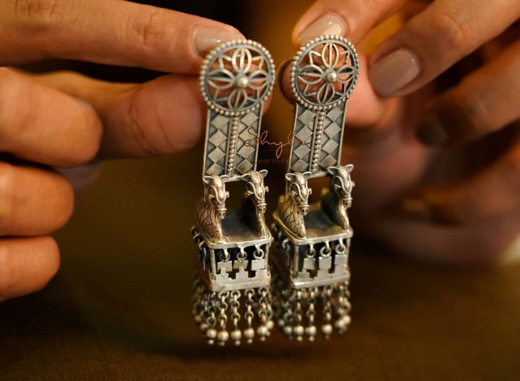 Anvaya Horse Rath Statement Jhumka : SE1626