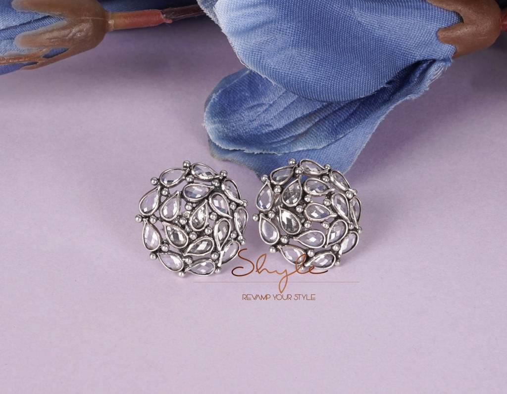 Essence Fine Scintillating Studs : SE4012