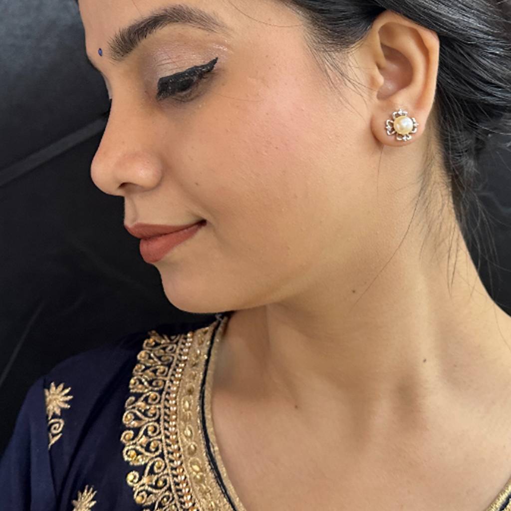 Shreshta 925 Silver Stud Earrings : JPMAY-22-85
