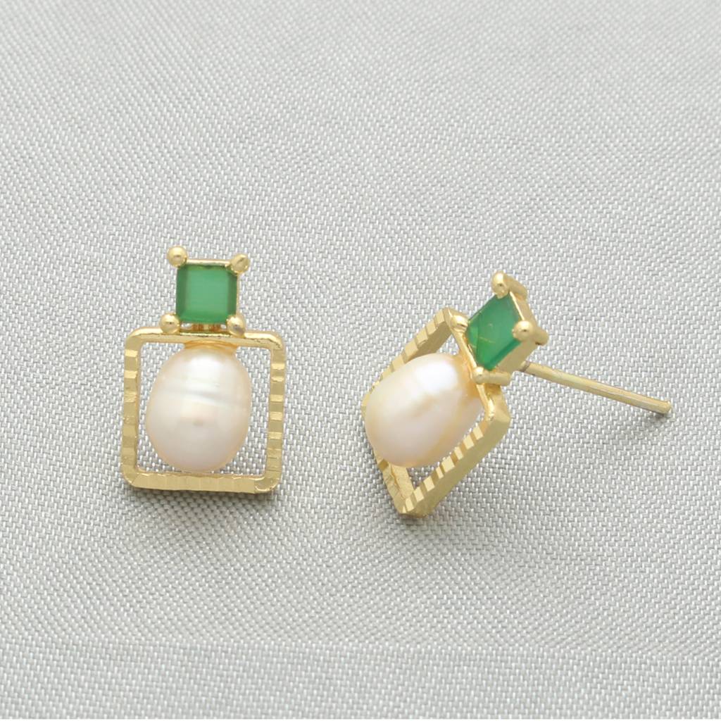 Eva Pearl Earrings : JPMAR-24-012