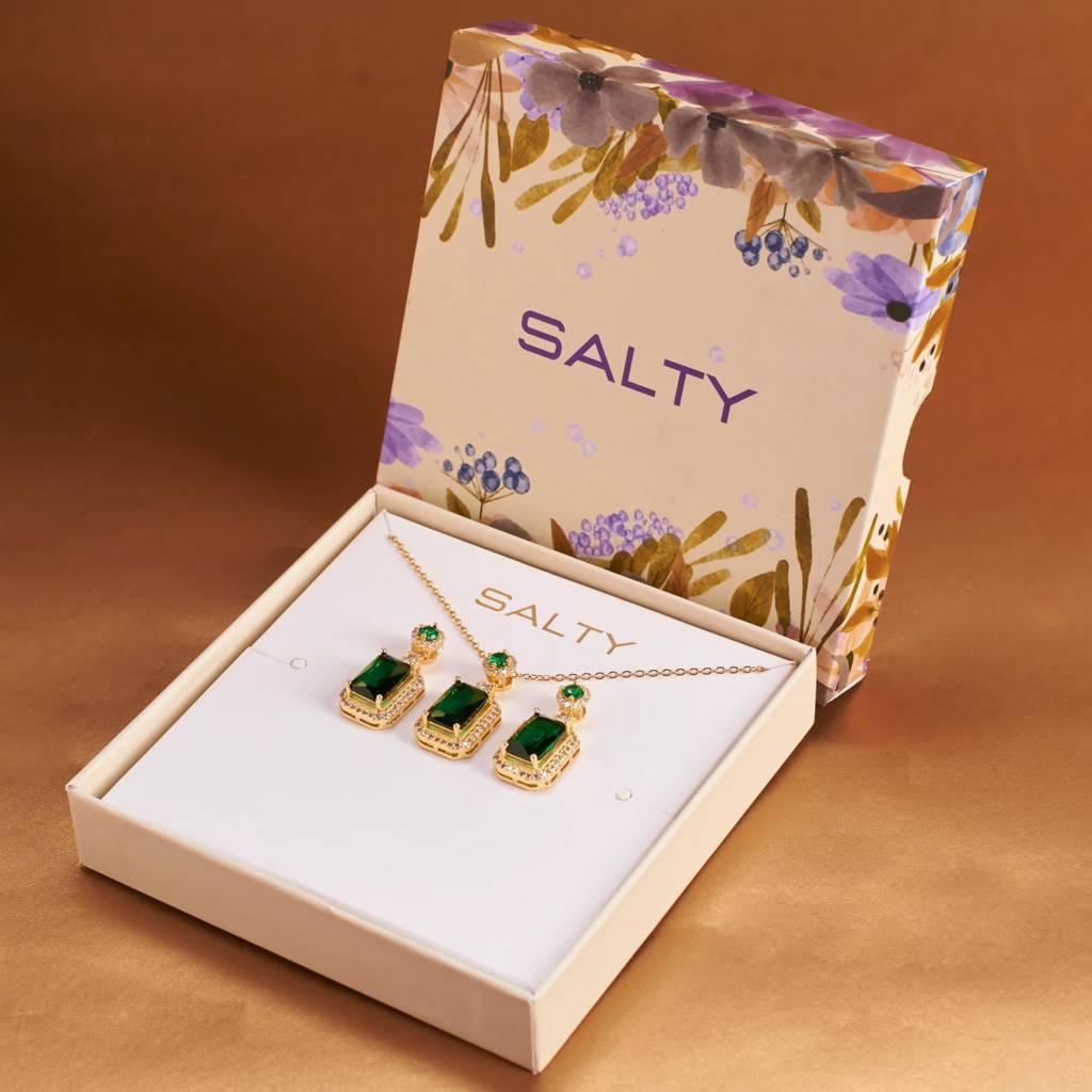 Kiara Advani Green Emerald Necklace And Earrings Set - 18K Gold Plated : EN21202