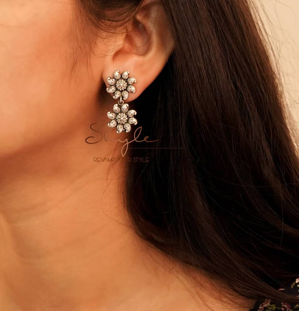 Adya Intricate Flower Sequence Choker Set : SN2022
