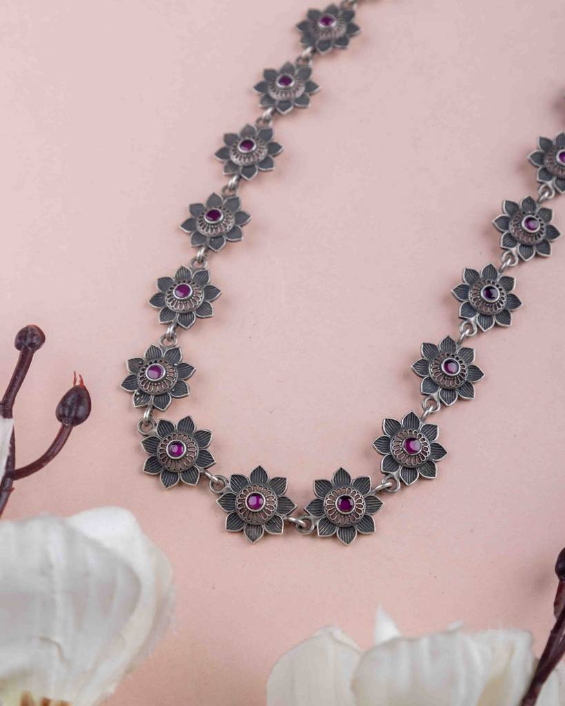 Adya Intricate Flower Versatile Necklace Set : SN1117