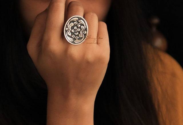 Anvaya Flora Chitai Oval Ring : SR1102