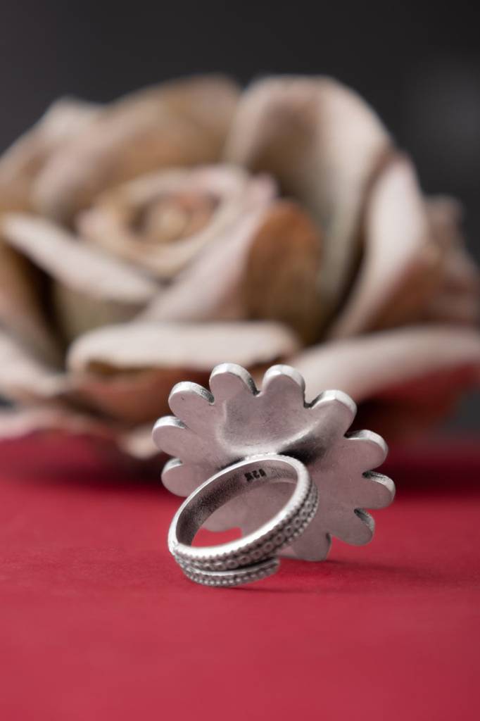 Adya Embossed Flower Ring : SK1802