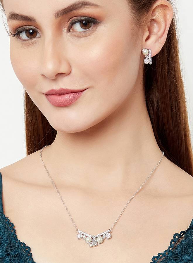 Pearly Whites Pendant Set Glittering With Cz Sparkles : 8905124451023