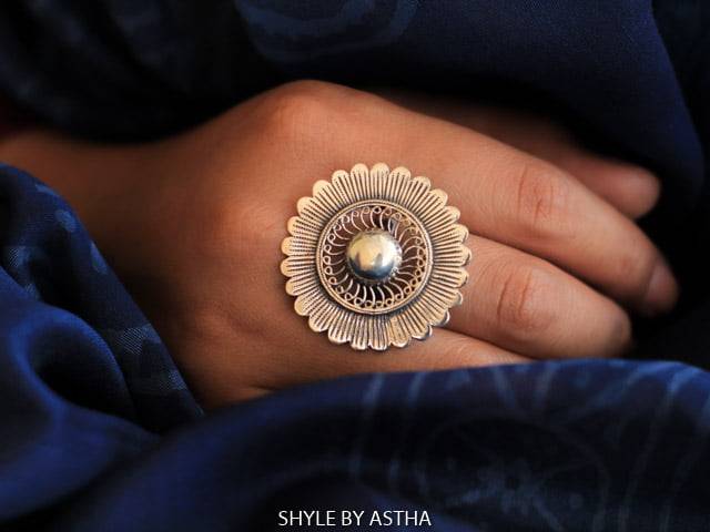 Adya Fine Carved Ring : SR467