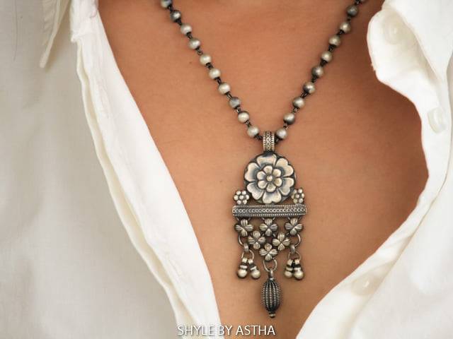 Moh Intricate Jali Flora Necklace : SE50185