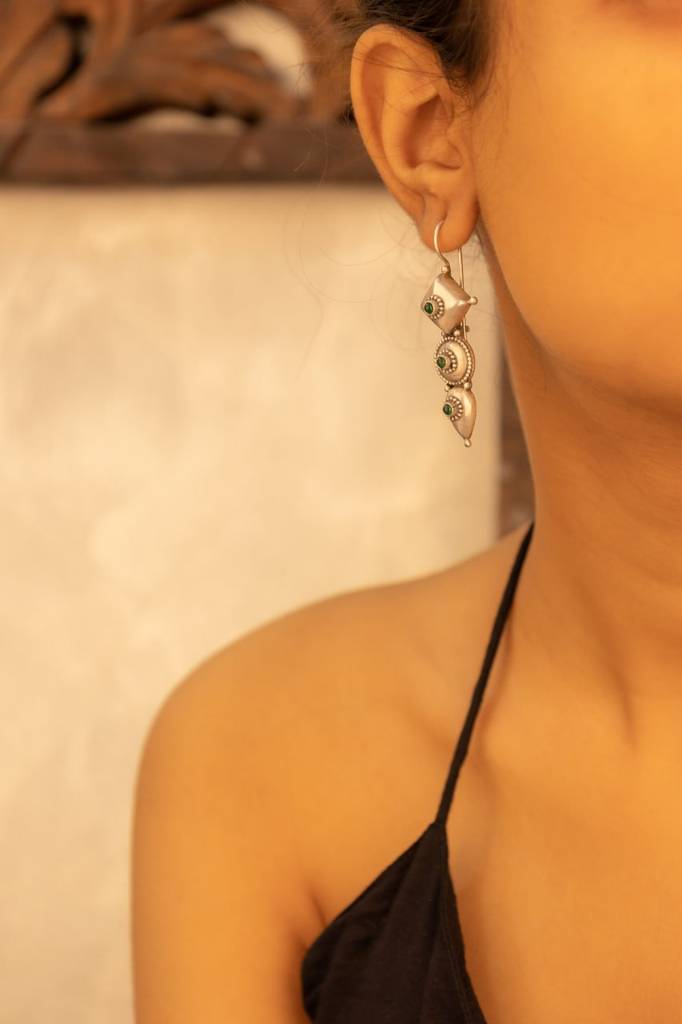 Adya Tri Motif Versatile Green Stone Earring : SE60540166