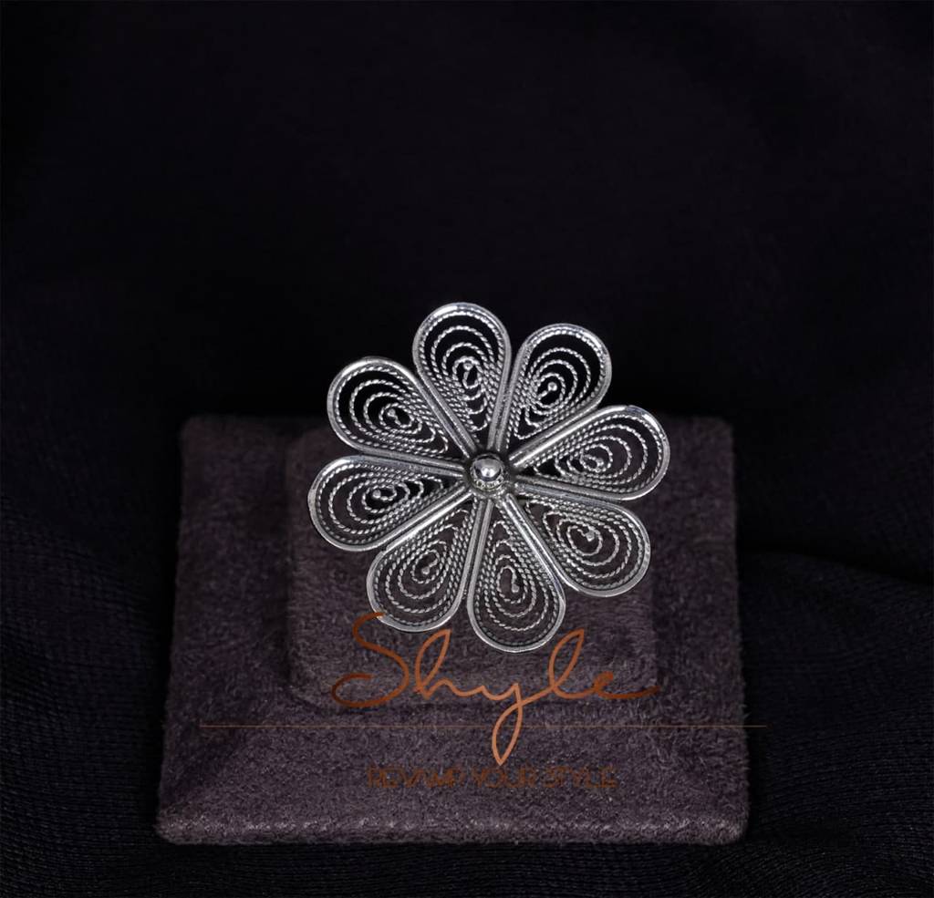 Moh Intricate Fine Flower Ring : SR3070-1