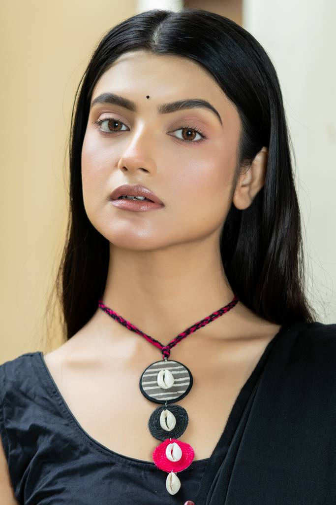 Handmade Black Gray Pink Jute Cowrie Fabric Choker Necklace Set : LAANP116
