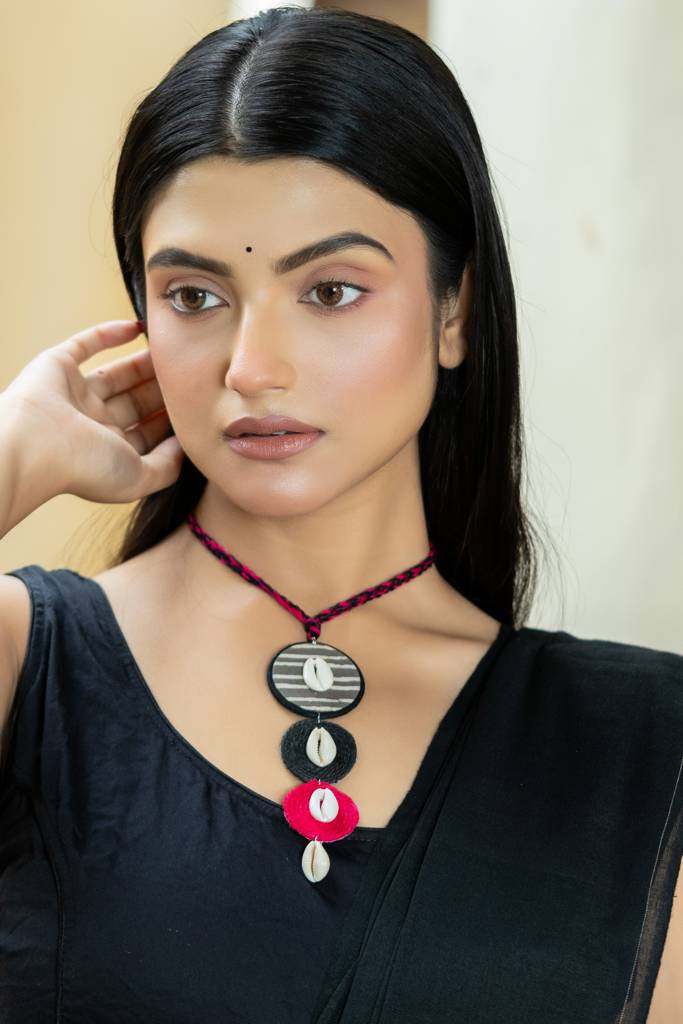 Handmade Black Gray Pink Jute Cowrie Fabric Choker Necklace Set : LAANP116