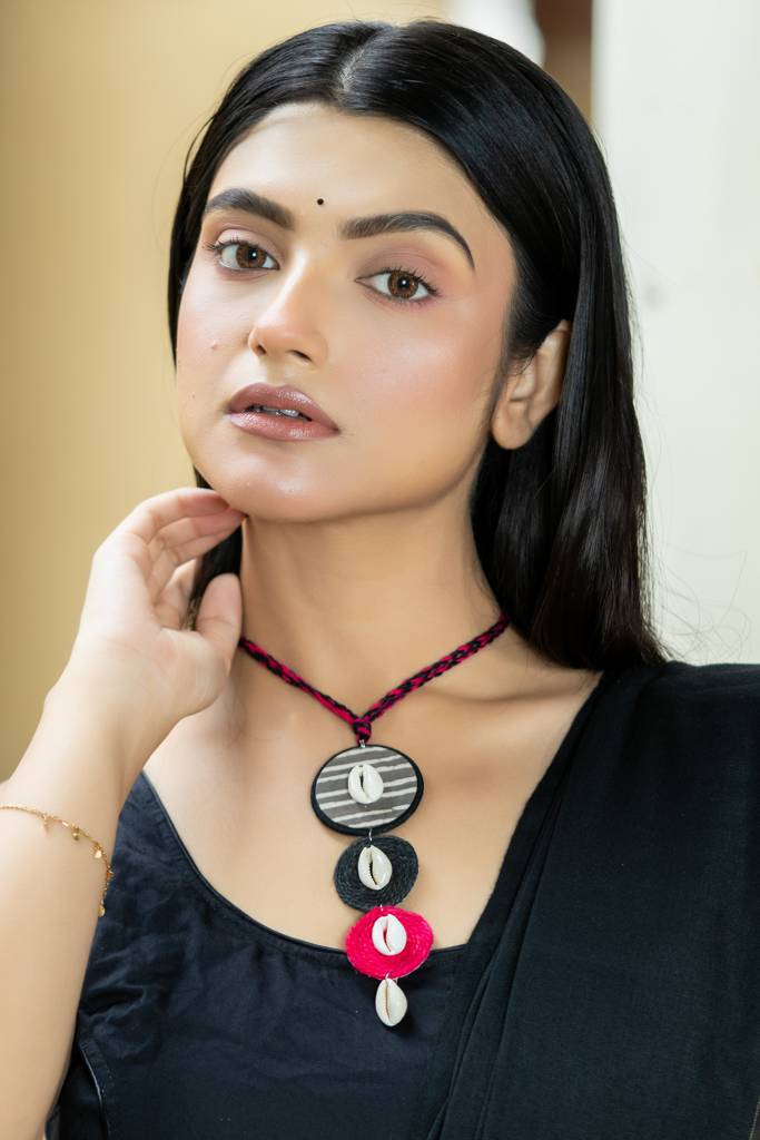 Handmade Black Gray Pink Jute Cowrie Fabric Choker Necklace Set : LAANP116