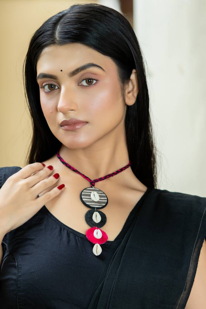 Handmade Black Gray Pink Jute Cowrie Fabric Choker Necklace Set : LAANP116