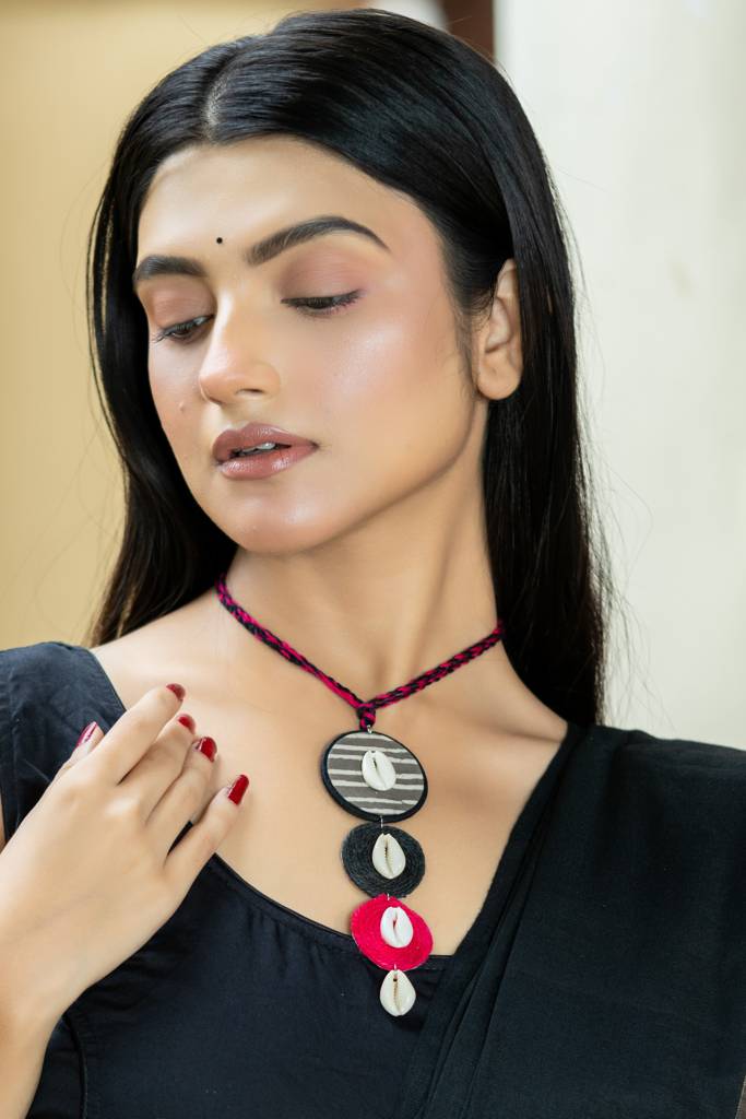 Handmade Black Gray Pink Jute Cowrie Fabric Choker Necklace Set : LAANP116