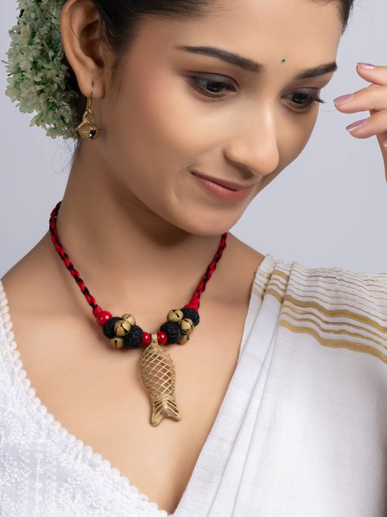 Red Black Dokra Brass Fish Ghungroo Necklace Set : LAANP251