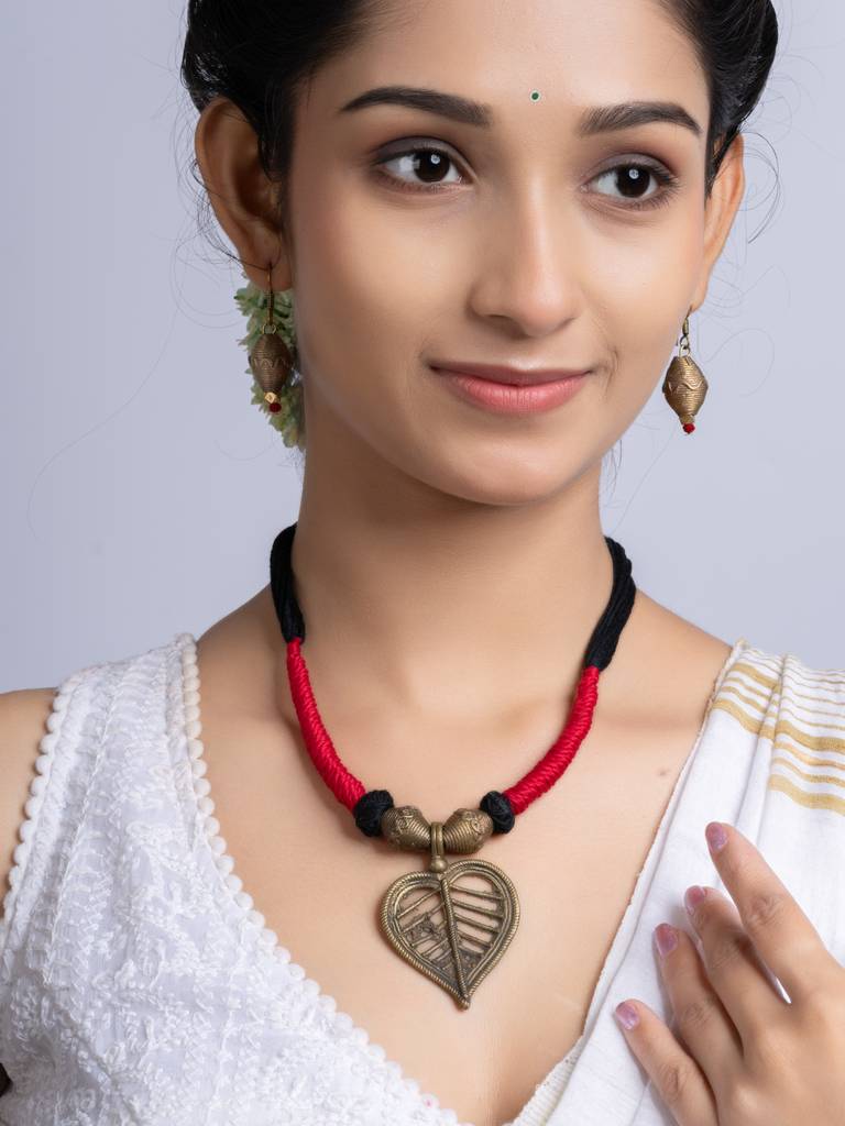 Golden Red Black Leaf Dokra Brass Necklace Set : LAANP253