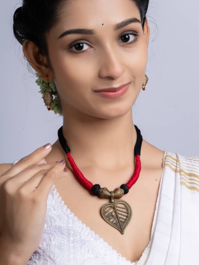 Golden Red Black Leaf Dokra Brass Necklace Set : LAANP253