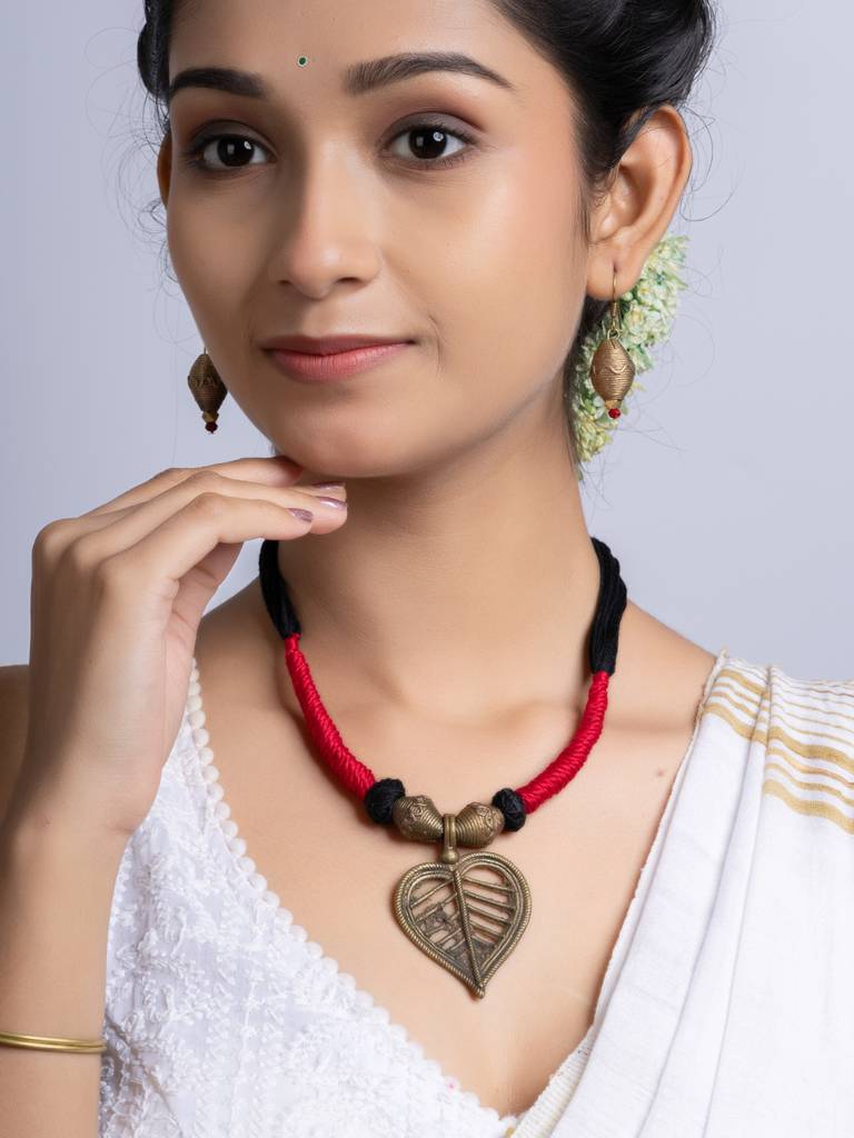 Golden Red Black Leaf Dokra Brass Necklace Set : LAANP253