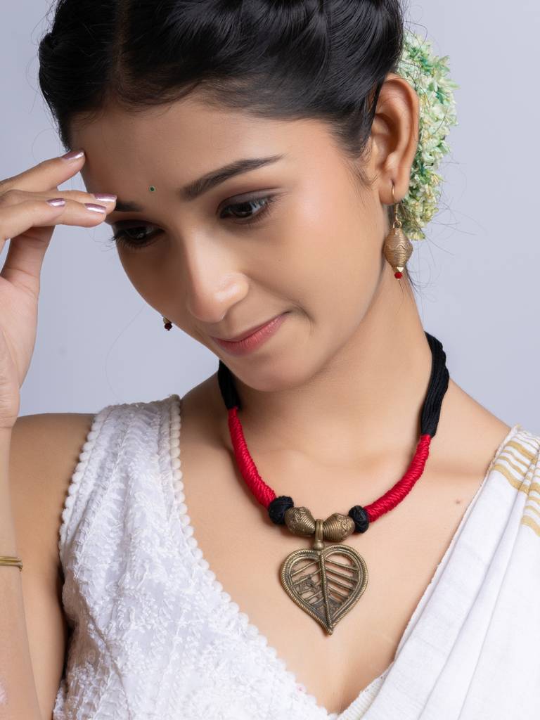 Golden Red Black Leaf Dokra Brass Necklace Set : LAANP253