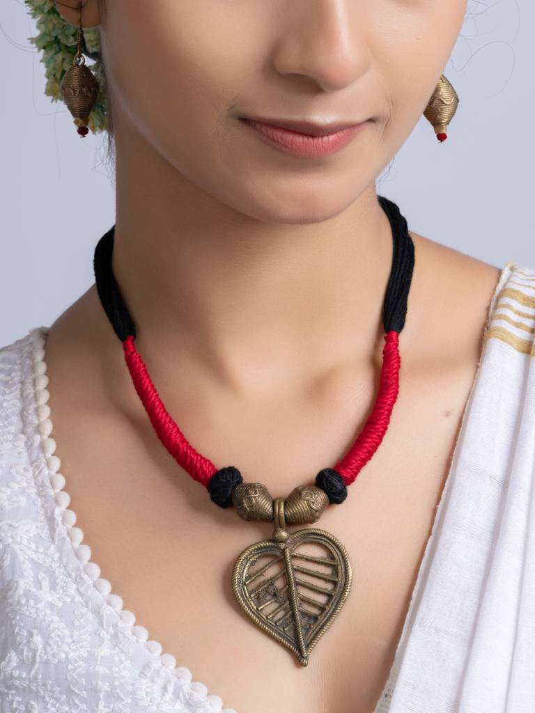 Golden Red Black Leaf Dokra Brass Necklace Set : LAANP253