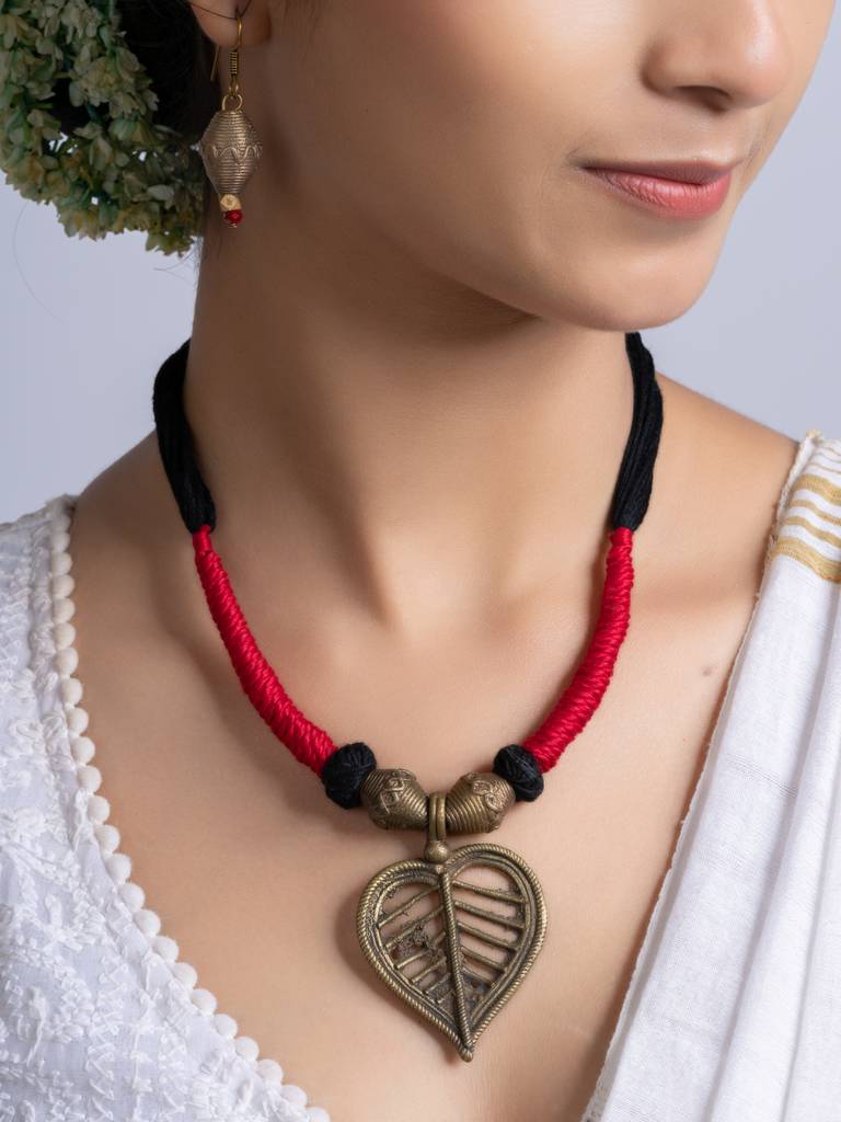 Golden Red Black Leaf Dokra Brass Necklace Set : LAANP253