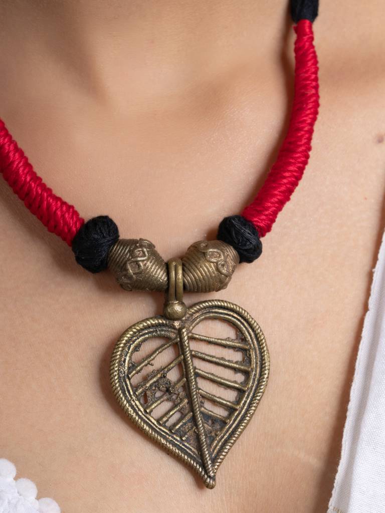 Golden Red Black Leaf Dokra Brass Necklace Set : LAANP253