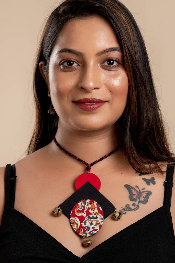 Red Black Kalamkari Necklace With Brass Ghungroo - Handcrafted Fabric Jewelry Set For Women : LAANP9