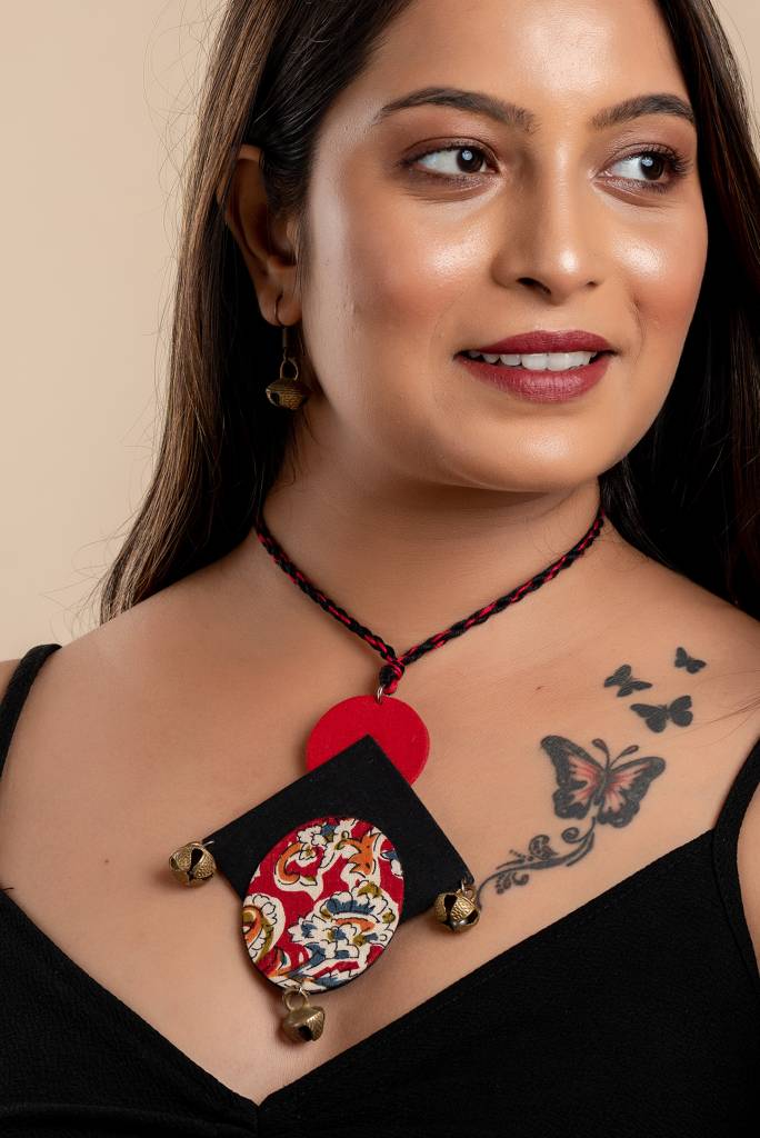 Red Black Kalamkari Necklace With Brass Ghungroo - Handcrafted Fabric Jewelry Set For Women : LAANP9