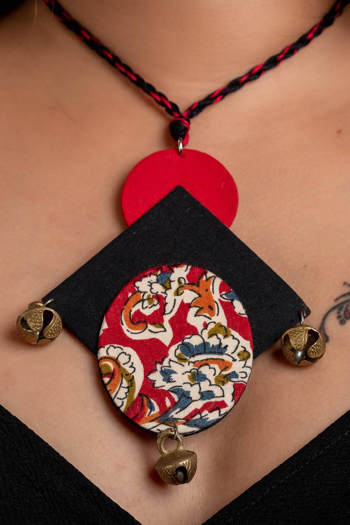 Red Black Kalamkari Necklace With Brass Ghungroo - Handcrafted Fabric Jewelry Set For Women : LAANP9