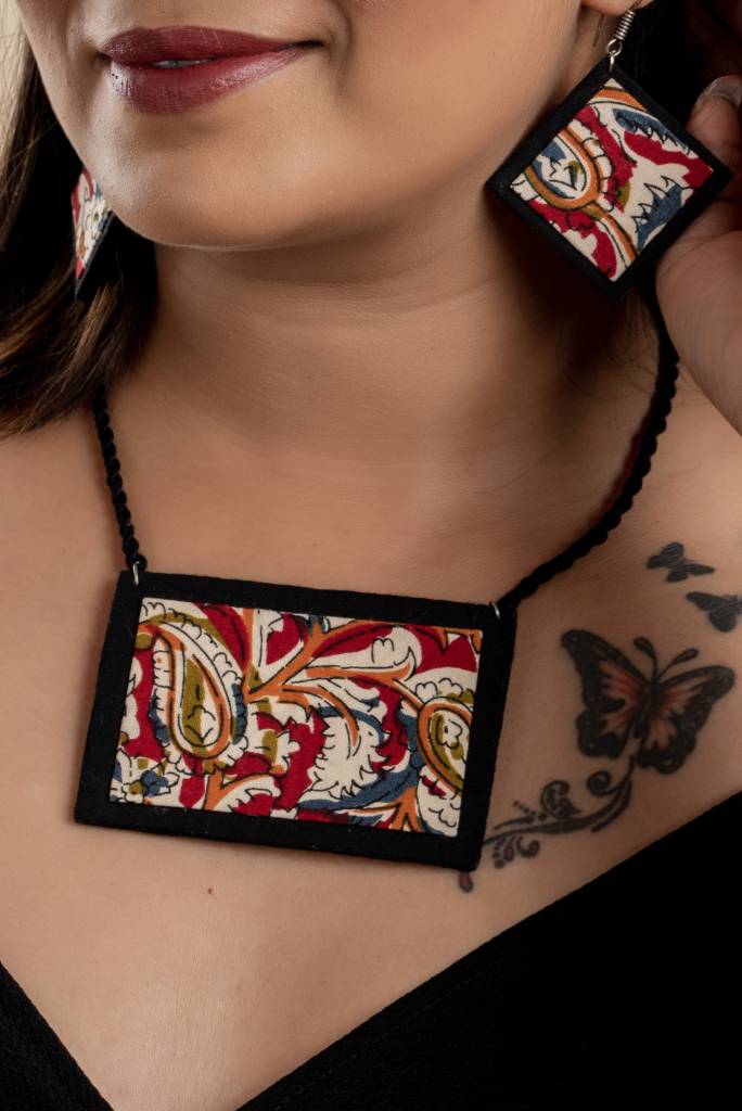 Handcrafted Red Black Fabric Kalamkari Necklace Set With Adjustable Dori And Earrings For Women : LAANP3