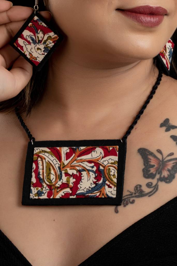 Handcrafted Red Black Fabric Kalamkari Necklace Set With Adjustable Dori And Earrings For Women : LAANP3