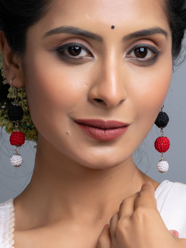 Black Red White Thread Ball Earrings : LAAER709