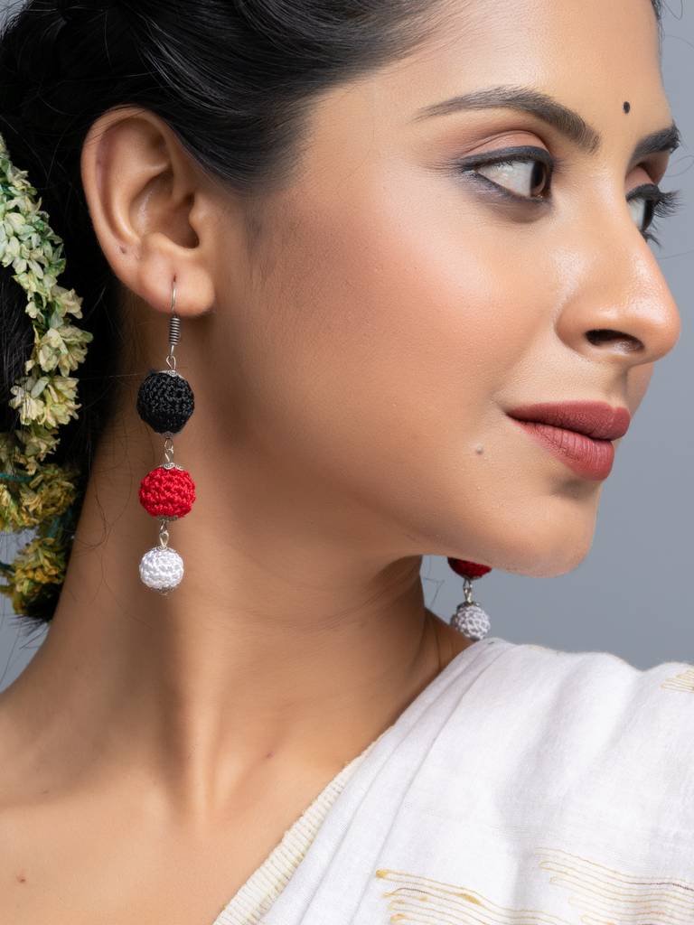 Black Red White Thread Ball Earrings : LAAER709