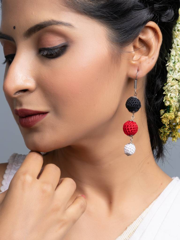 Black Red White Thread Ball Earrings : LAAER709