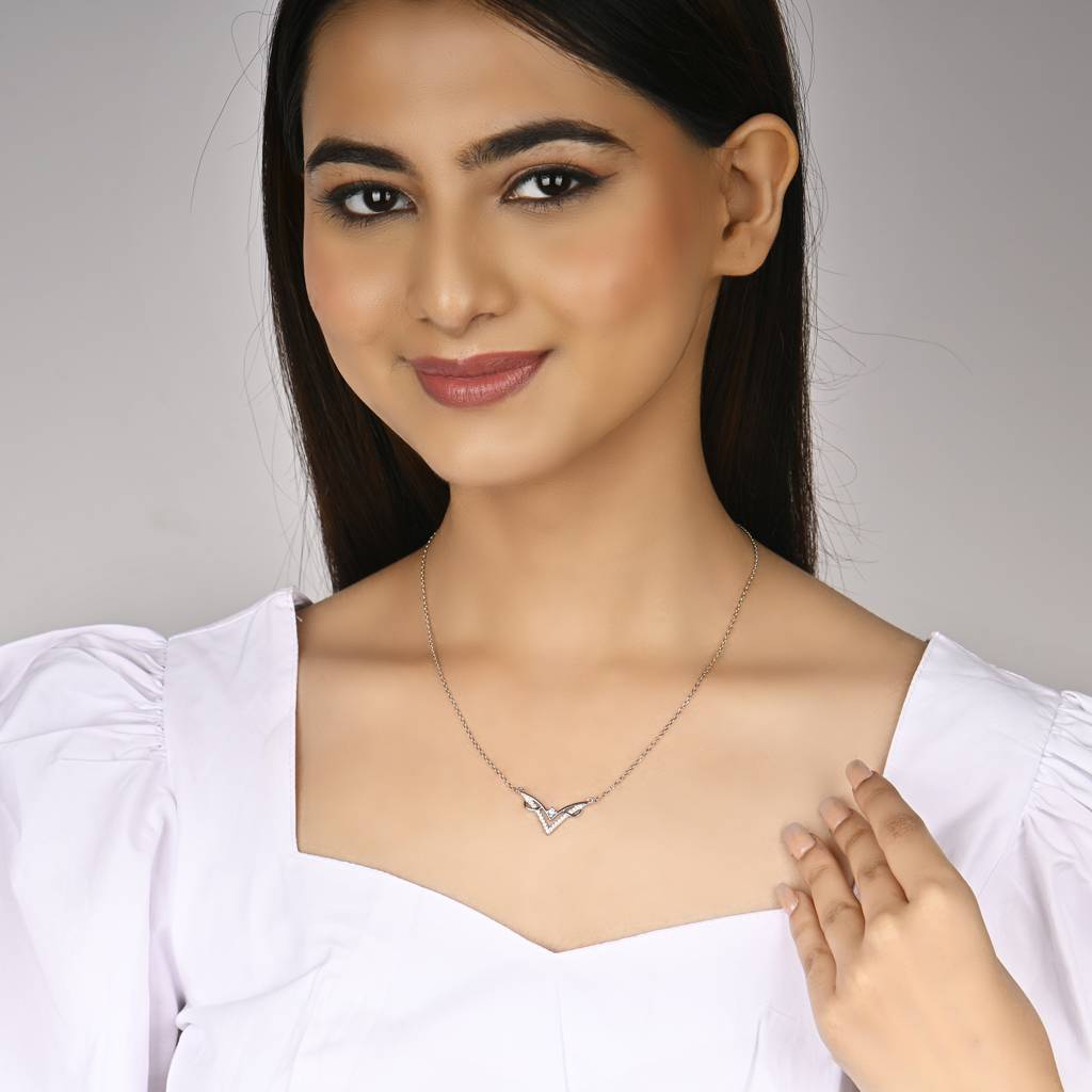 925 Sterling Silver Signature V-Shaped Silver Pendant With Link Chain : RJSPPN16